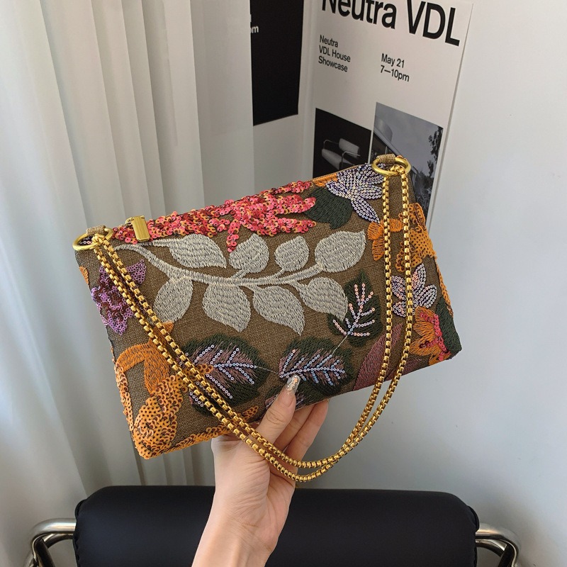 Torebka kopertówka z cekinami  – Embroidery Bali recenzja i cena