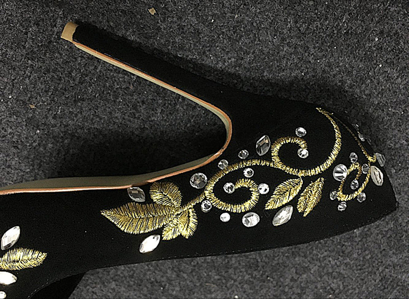 Błyszczące Szpilki z Cyrkoniam – Embroidery Gold recenzja i cena